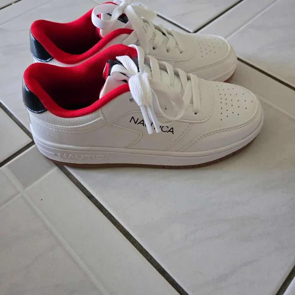 NIB Nautica Low Laceup Sneakers Lake Edge White Gum 1